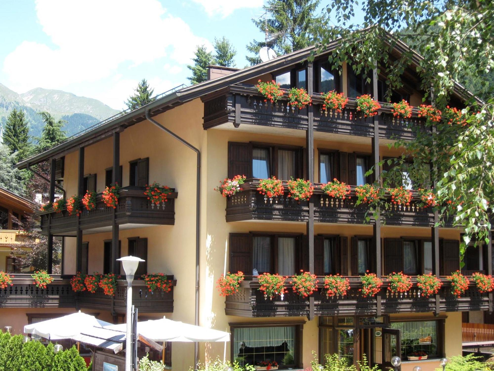 Hotel Binelli Pinzolo Extérieur photo